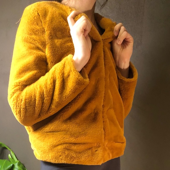 😍😍Mustard Faux Fur Fuzzy Jacket - Picture 2 of 2
